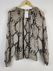 Buy online pre-used pre-loved 100% authentic & Original branded H&M (SWT-5334) available in Pakistan. Top international brands avilable.