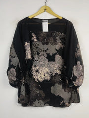 Buy online pre-used pre-loved 100% authentic & Original branded Wallis (SWT-5335) available in Pakistan. Top international brands avilable.