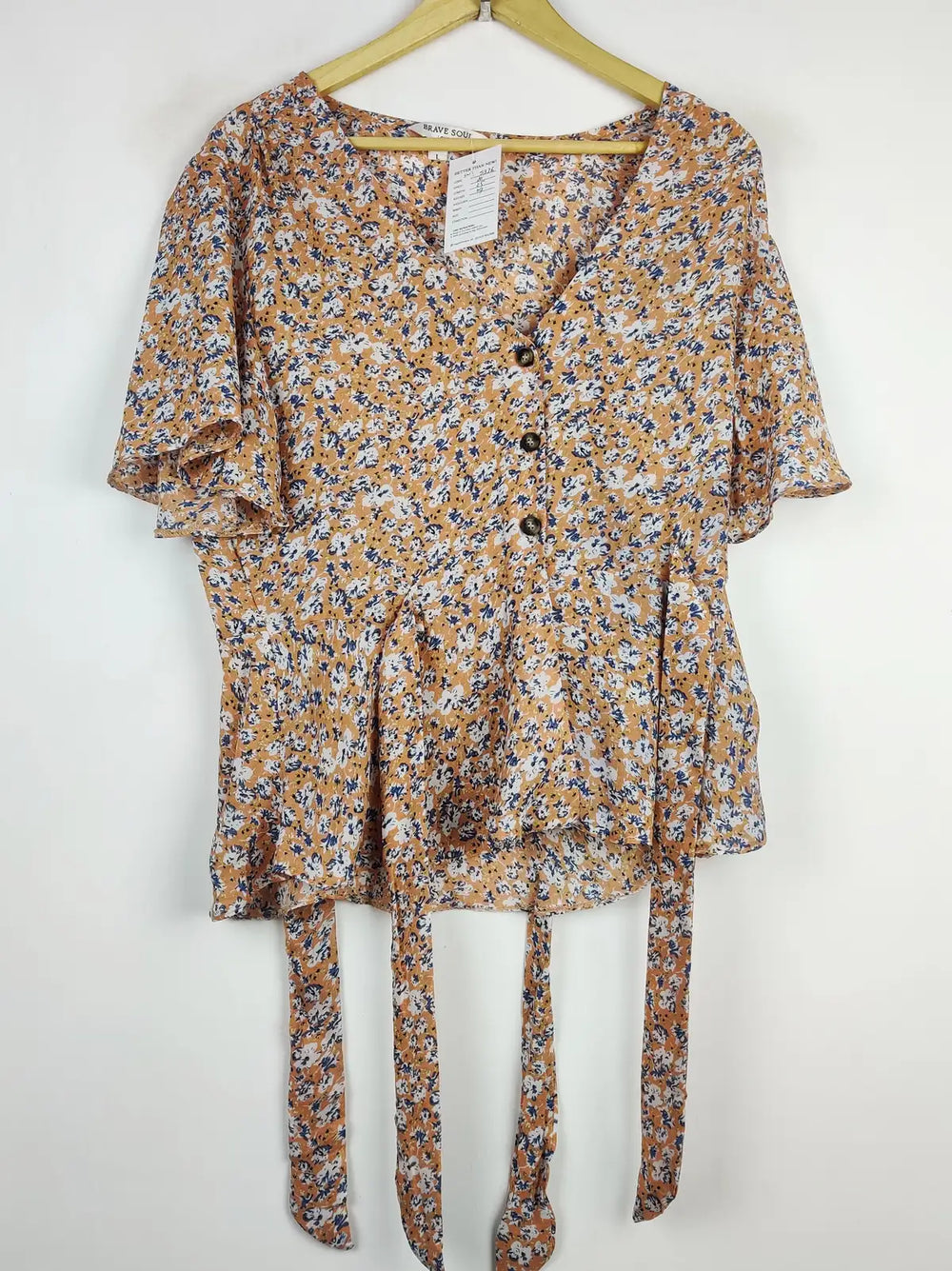 Buy online pre-used pre-loved 100% authentic & Original branded Brave Soul (SWT-5336) available in Pakistan. Top international brands avilable.