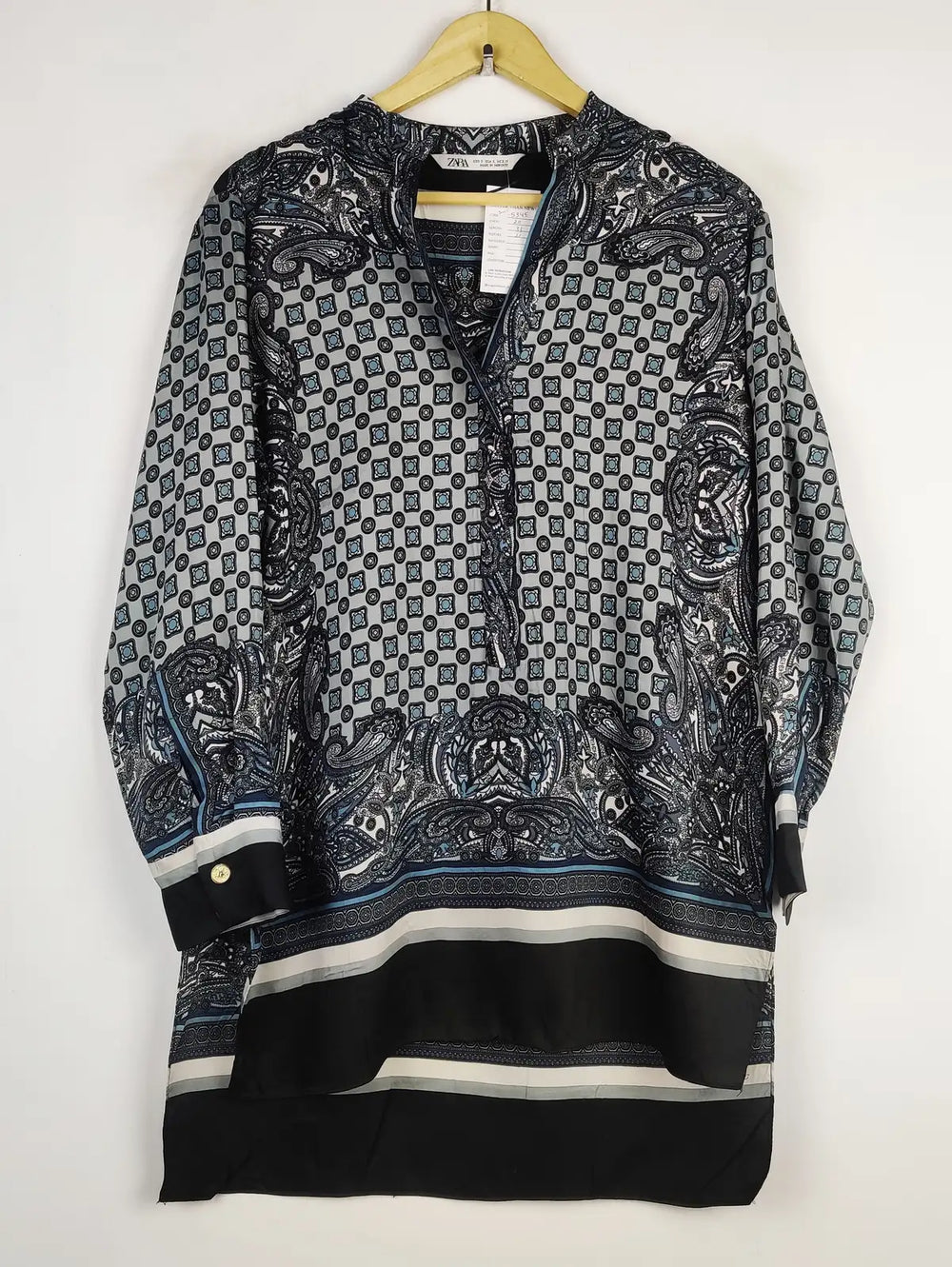 Buy online pre-used pre-loved 100% authentic & Original branded Zara (SWT-5345) available in Pakistan. Top international brands avilable.