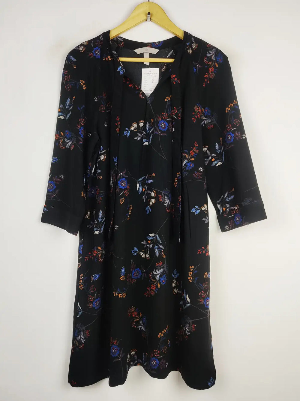 Buy online pre-used pre-loved 100% authentic & Original branded H&M (SWT-5349) available in Pakistan. Top international brands avilable.