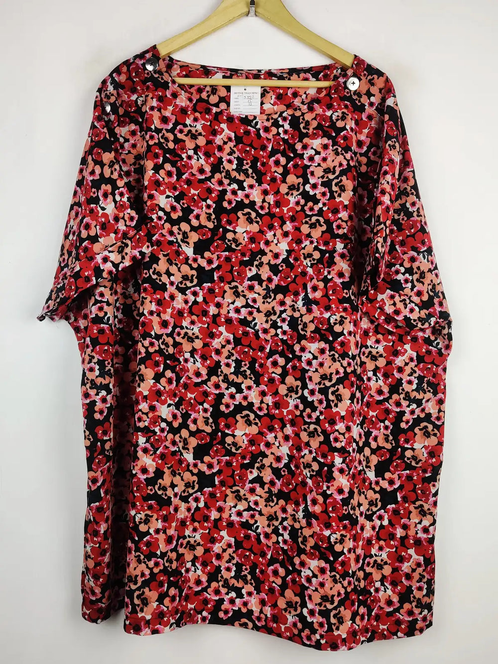 Buy online pre-used pre-loved 100% authentic & Original branded Unknown Brand (SWT-5352) available in Pakistan. Top international brands avilable.