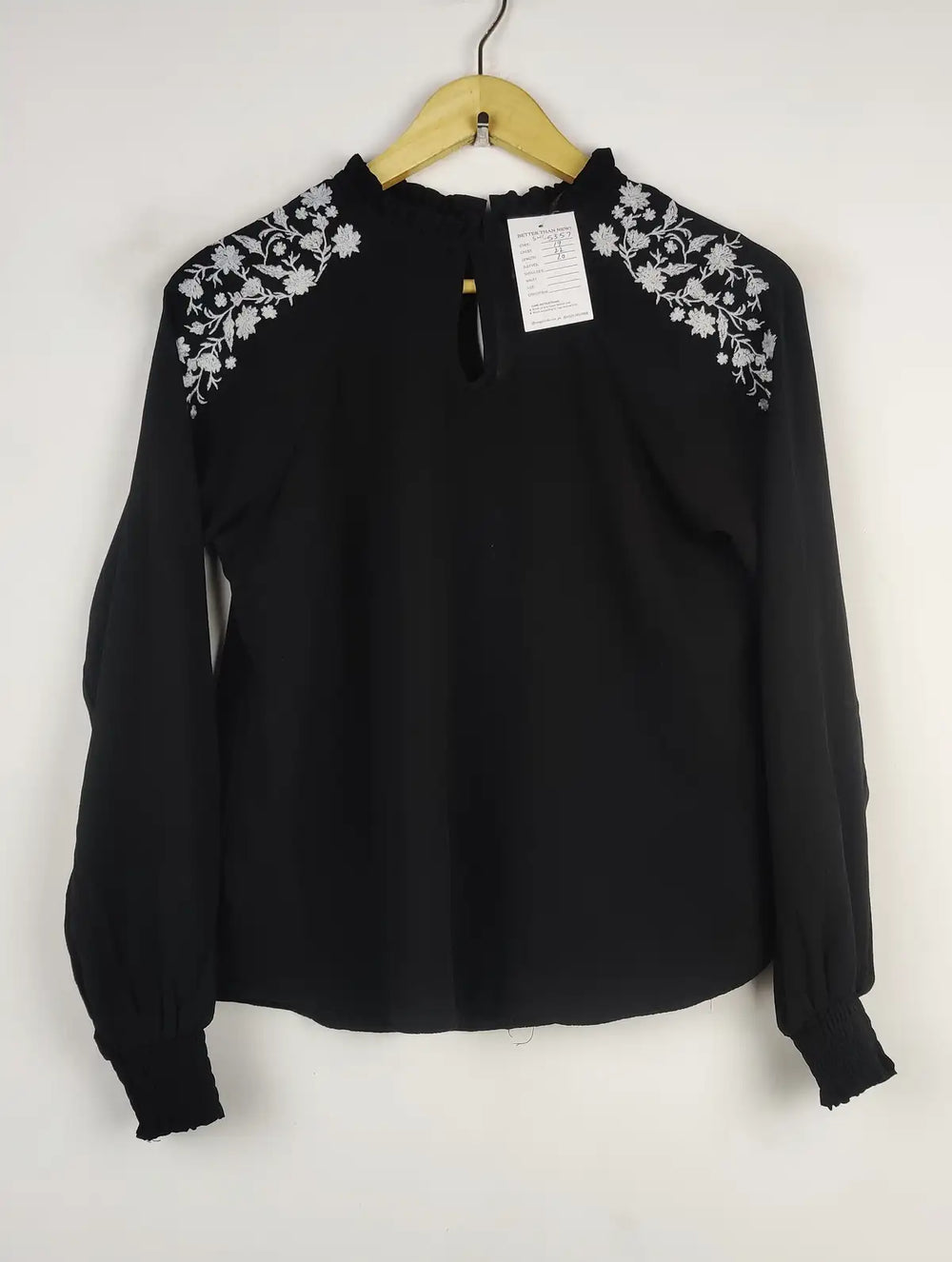 Buy online pre-used pre-loved 100% authentic & Original branded Select (SWT-5357) available in Pakistan. Top international brands avilable.