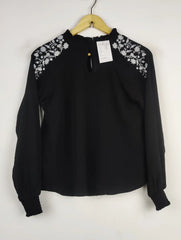 Buy online pre-used pre-loved 100% authentic & Original branded Select (SWT-5357) available in Pakistan. Top international brands avilable.