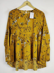 Buy online pre-used pre-loved 100% authentic & Original branded Shein (SWT-5358) available in Pakistan. Top international brands avilable.