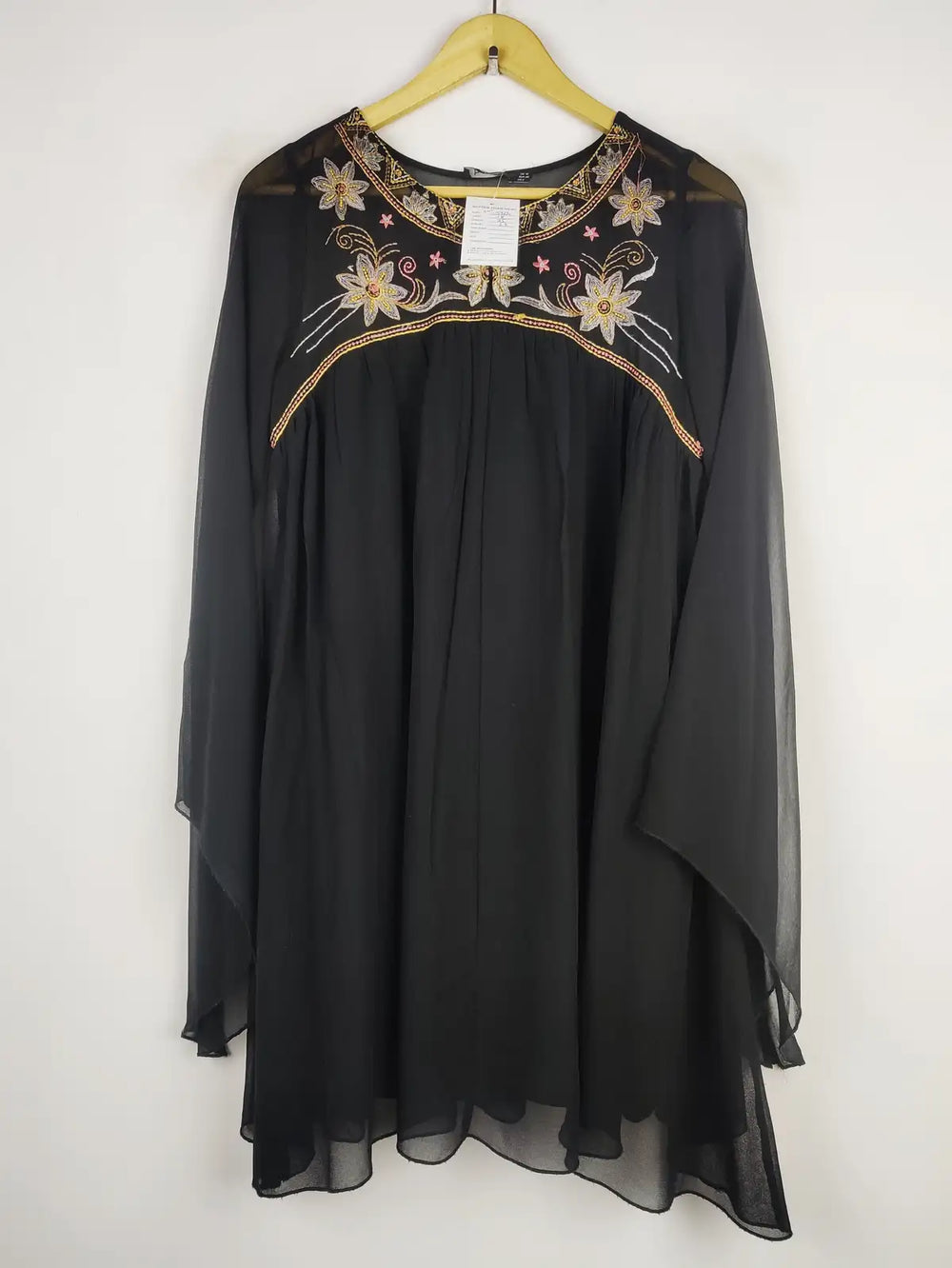 Buy online pre-used pre-loved 100% authentic & Original branded Boohoo (SWT-5366) available in Pakistan. Top international brands avilable.