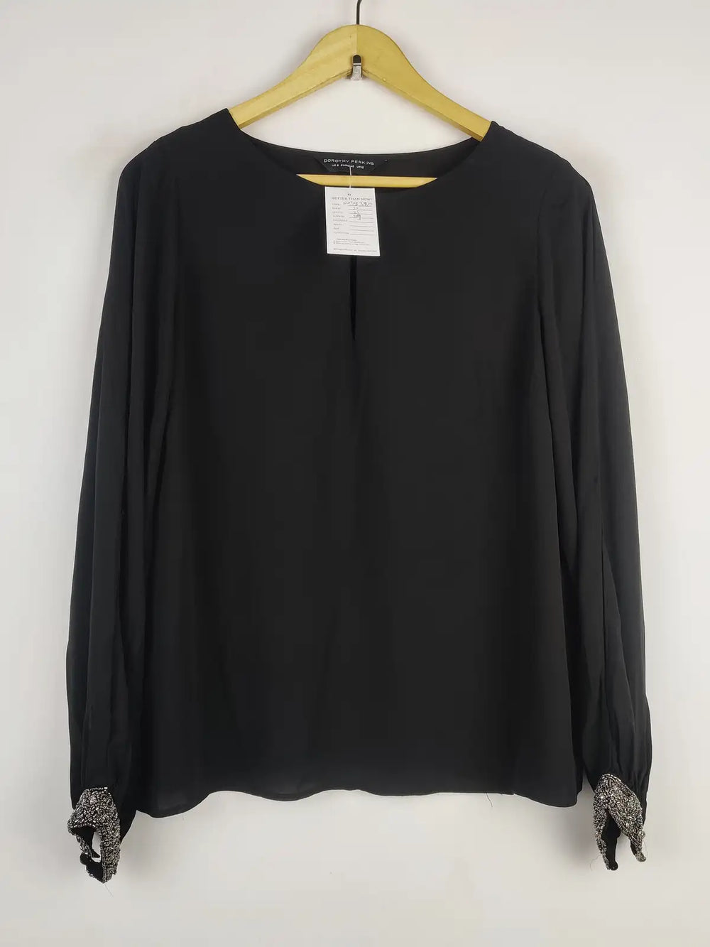 Buy online pre-used pre-loved 100% authentic & Original branded Dorothy Perkins (SWT-5380) available in Pakistan. Top international brands avilable.