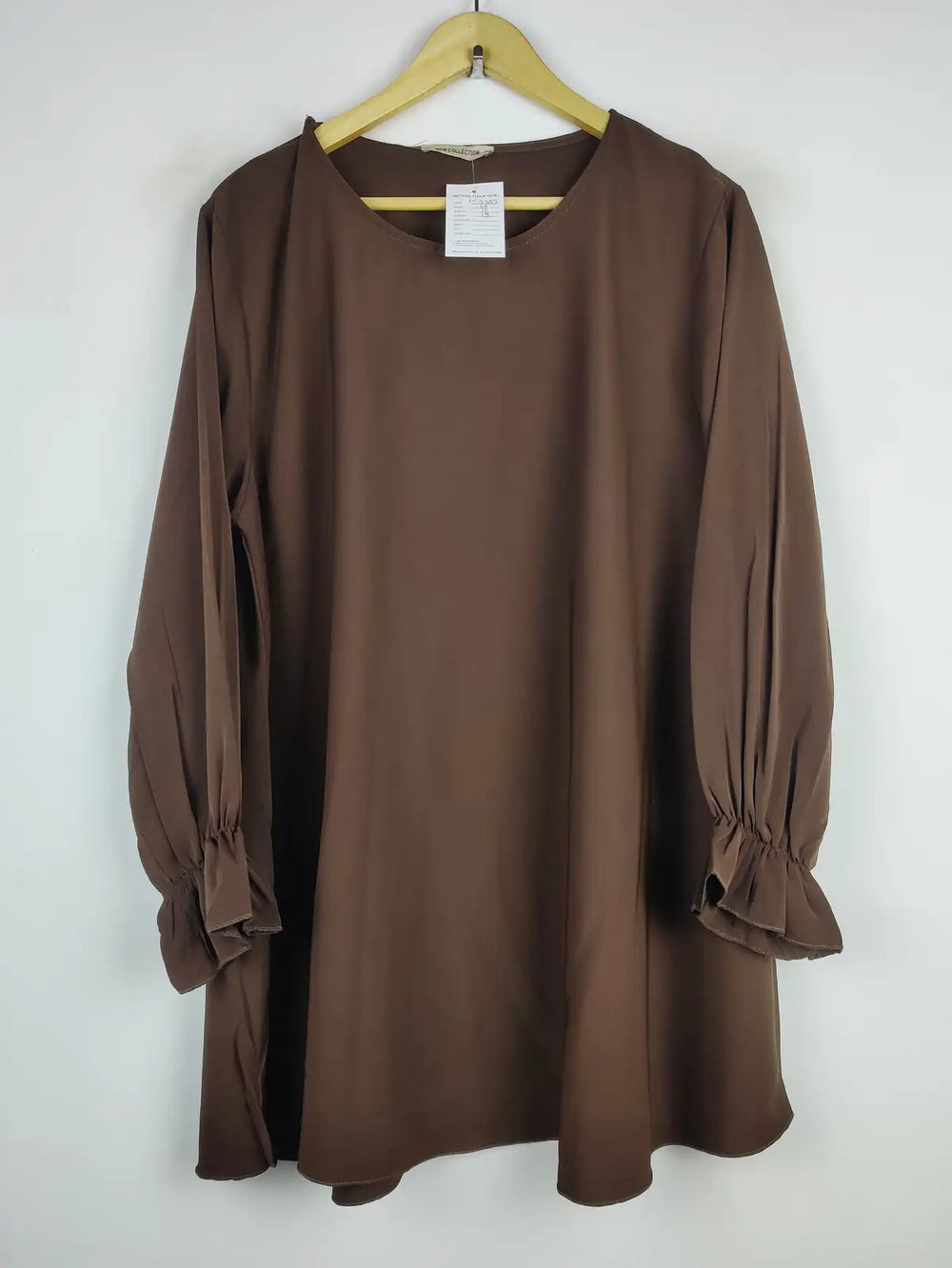 Buy online pre-used pre-loved 100% authentic & Original branded New Collection (SWT-5385) available in Pakistan. Top international brands avilable.