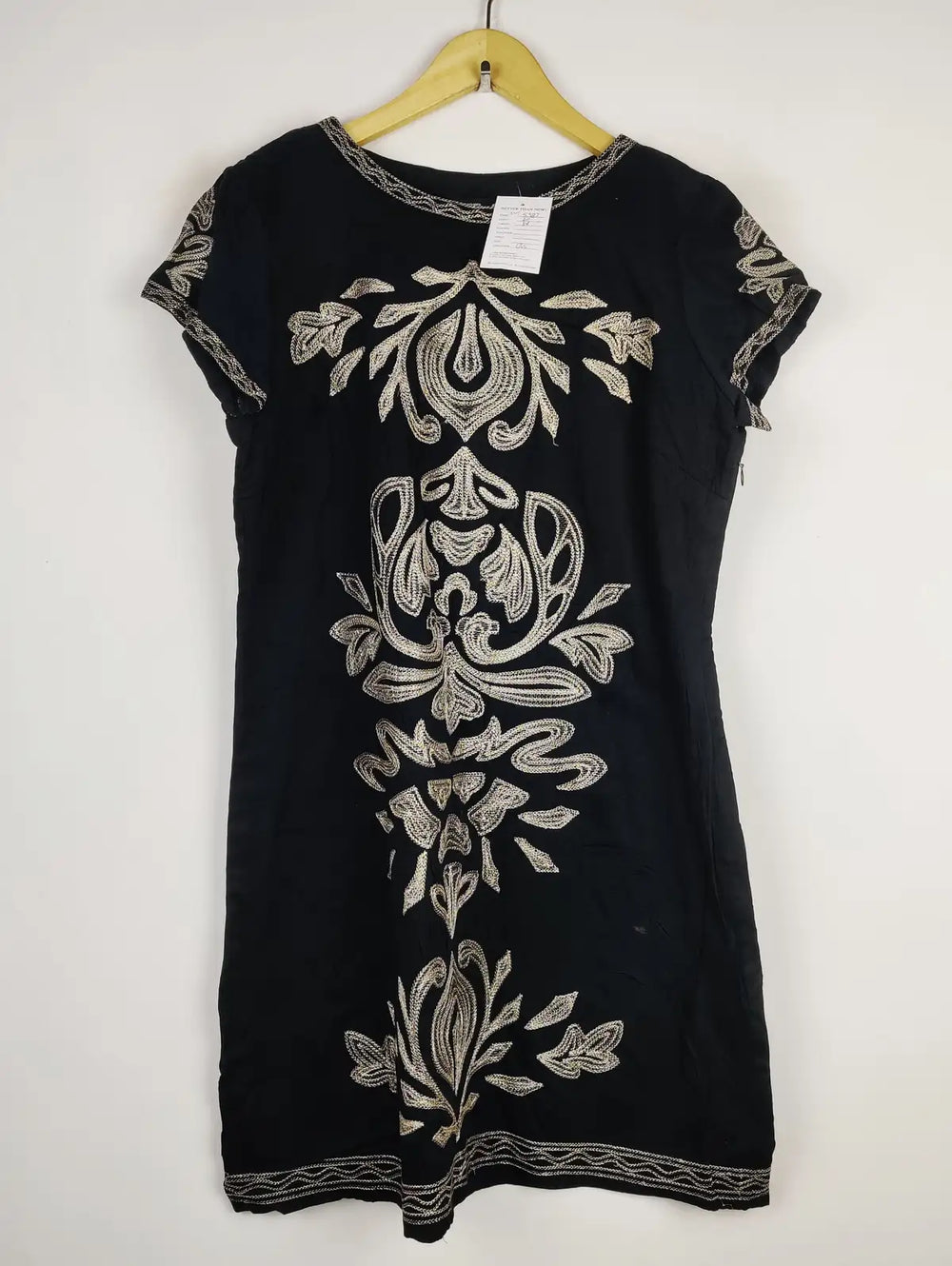 Buy online pre-used pre-loved 100% authentic & Original branded Papaya (SWT-5387) available in Pakistan. Top international brands avilable.