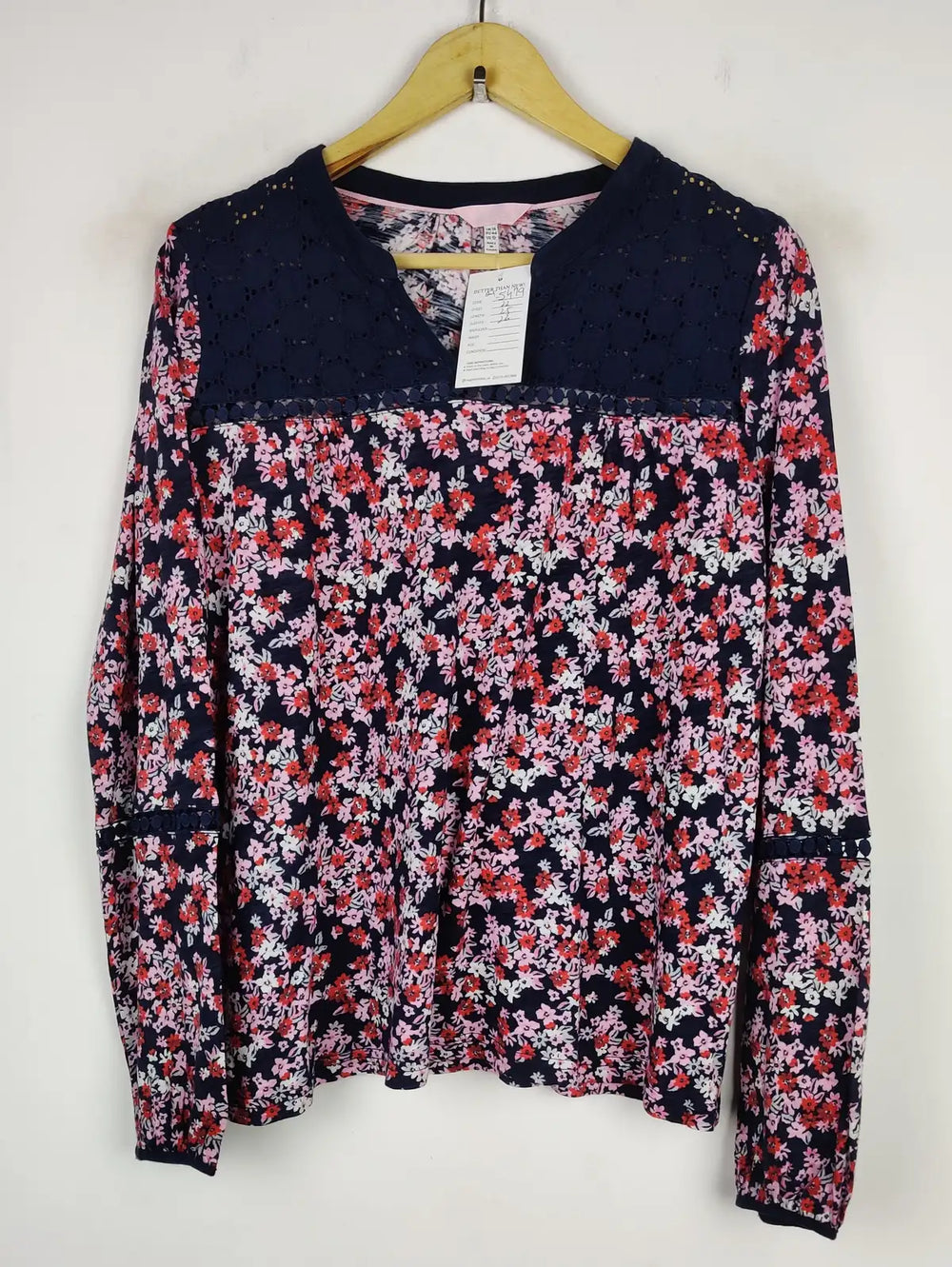 Buy online pre-used pre-loved 100% authentic & Original branded Jenles (SWT-5479) available in Pakistan. Top international brands avilable.