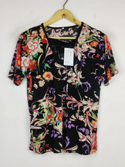 Buy online pre-used pre-loved 100% authentic & Original branded Unknown Brand (SWT-5509) available in Pakistan. Top international brands avilable.