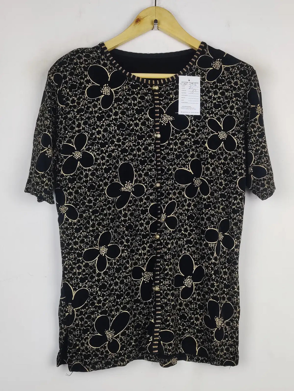 Buy online pre-used pre-loved 100% authentic & Original branded Unknown Brand (SWT-5516) available in Pakistan. Top international brands avilable.