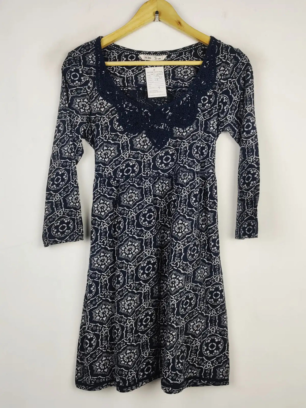 Buy online pre-used pre-loved 100% authentic & Original branded Fat Face (SWT-5527) available in Pakistan. Top international brands avilable.
