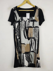 Buy online pre-used pre-loved 100% authentic & Original branded David Emanuel (SWT-5557) available in Pakistan. Top international brands avilable.