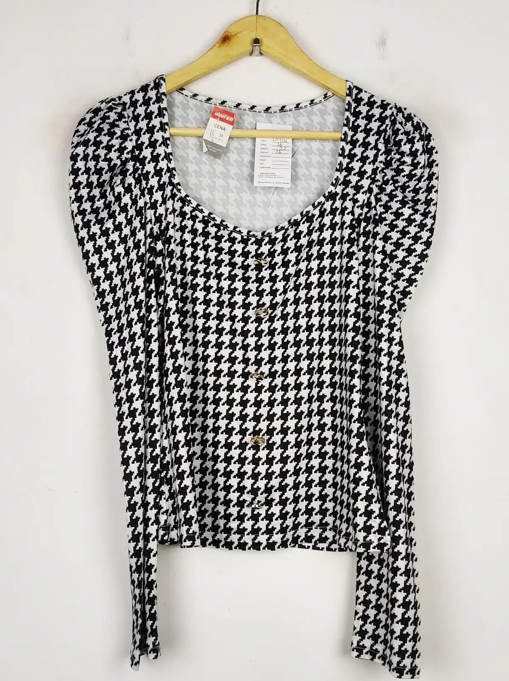 Buy online pre-used pre-loved 100% authentic & Original branded Unknown Brand (SWT-5566) available in Pakistan. Top international brands avilable.