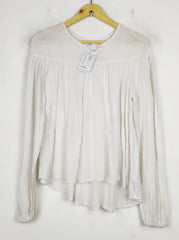 Buy online pre-used pre-loved 100% authentic & Original branded Kimchi Blue (SWT-5567) available in Pakistan. Top international brands avilable.