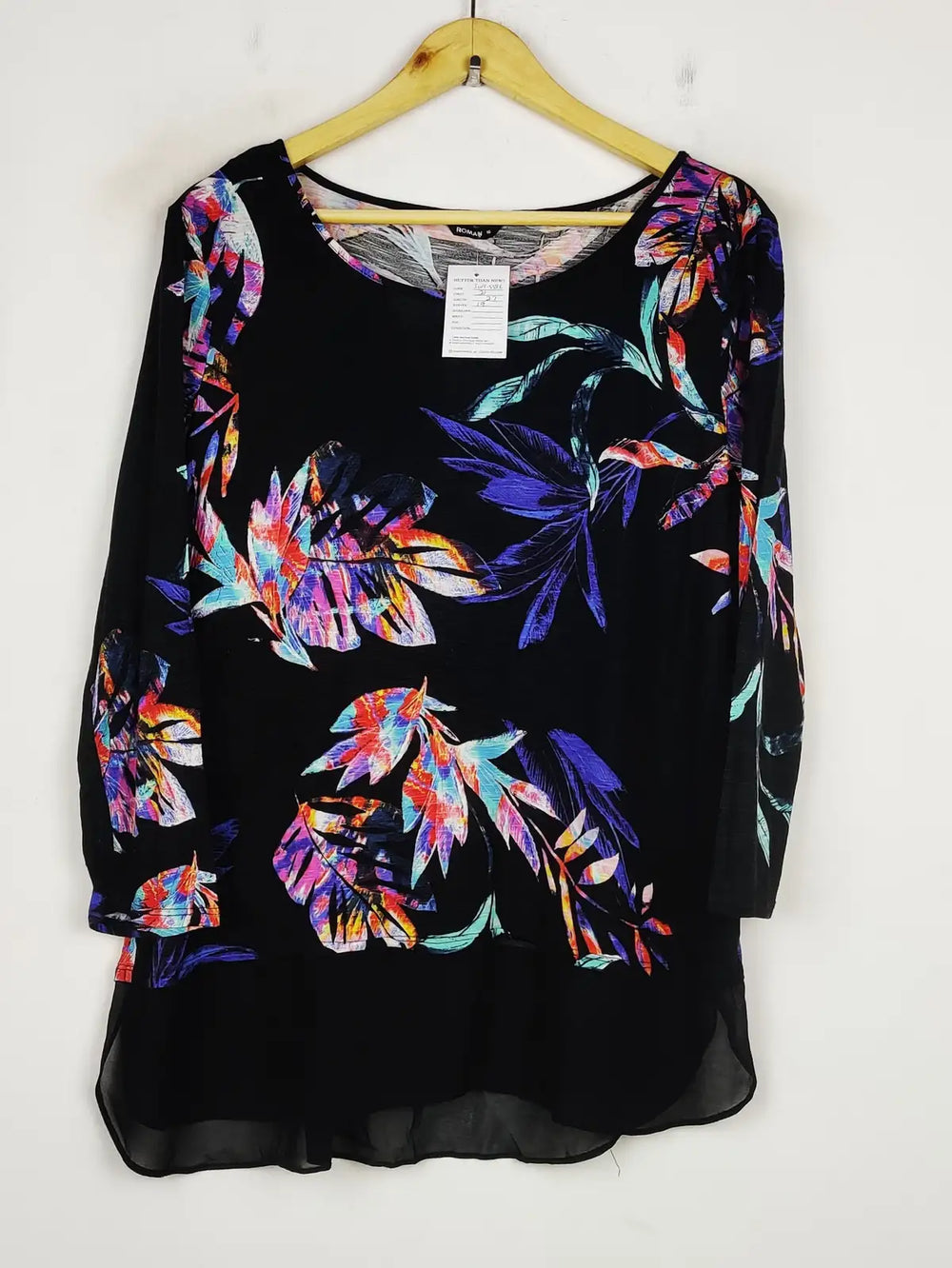 Buy online pre-used pre-loved 100% authentic & Original branded Roman (SWT-5586) available in Pakistan. Top international brands avilable.