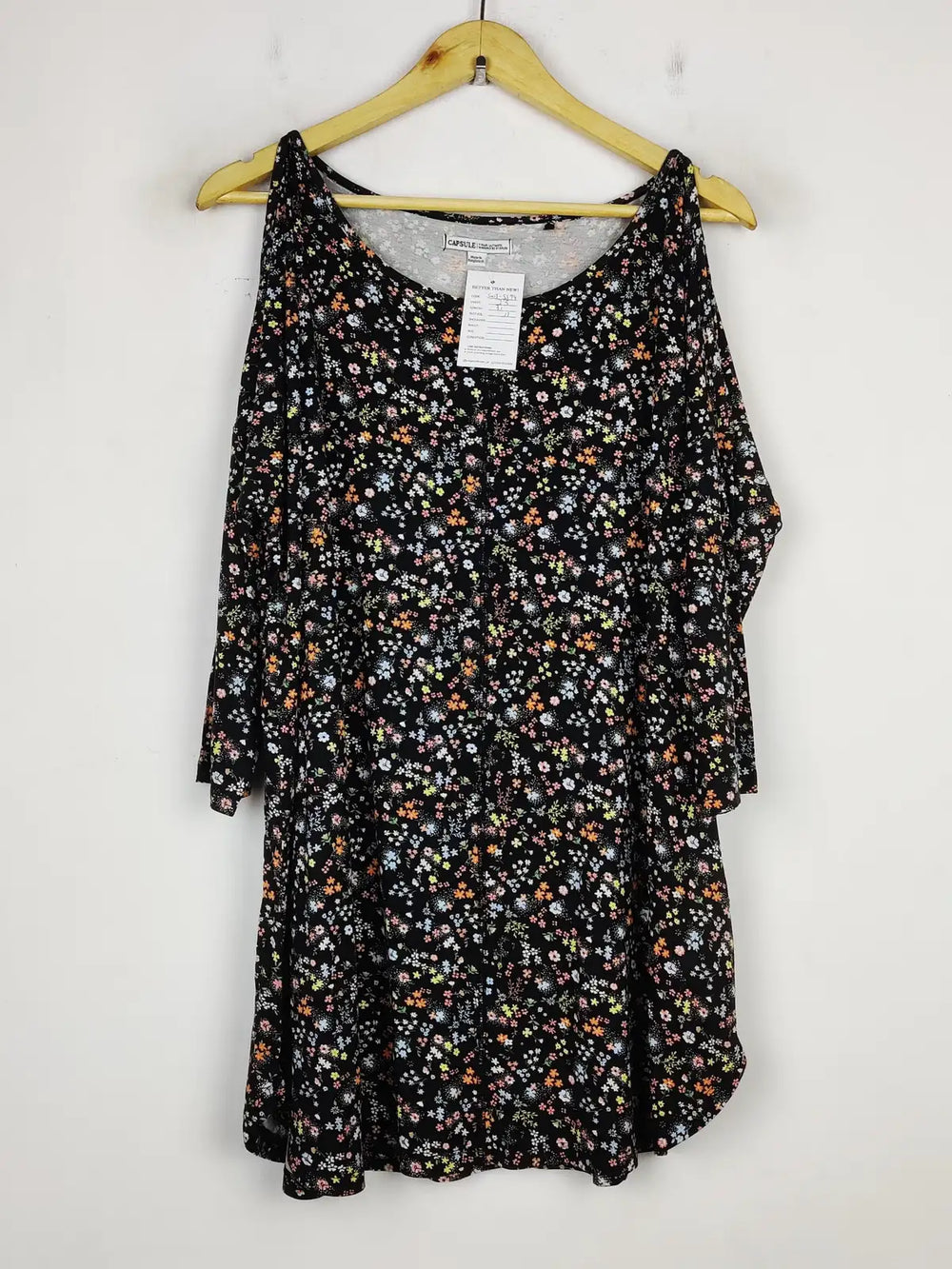 Buy online pre-used pre-loved 100% authentic & Original branded Capsule (SWT-5594) available in Pakistan. Top international brands avilable.