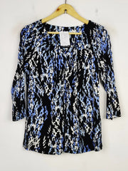 Buy online pre-used pre-loved 100% authentic & Original branded Dunnes Store (SWT-5595) available in Pakistan. Top international brands avilable.