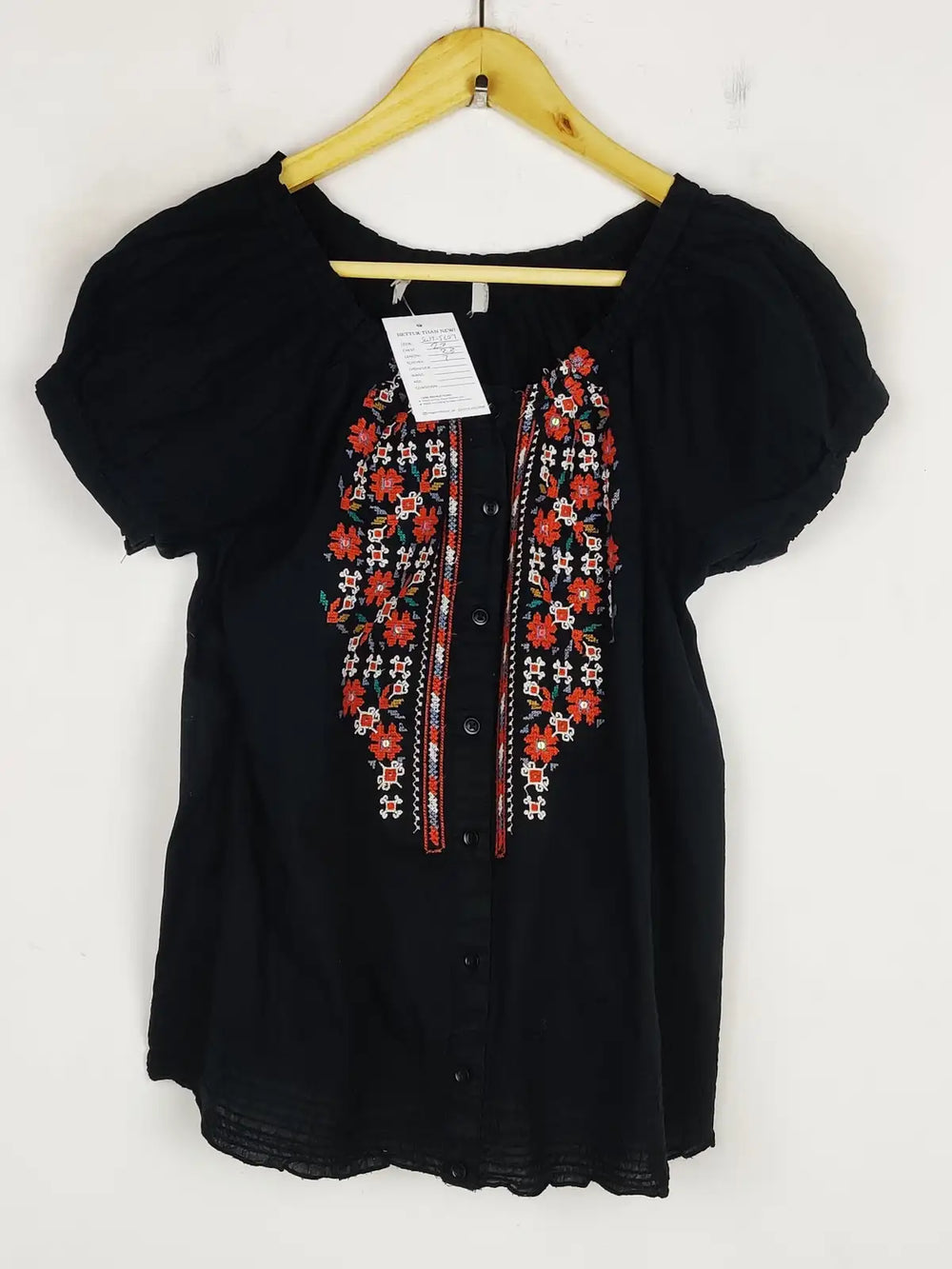 Buy online pre-used pre-loved 100% authentic & Original branded Unknown Brand (SWT-5607) available in Pakistan. Top international brands avilable.