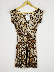 Buy online pre-used pre-loved 100% authentic & Original branded Unknown Brand (SWT-5628) available in Pakistan. Top international brands avilable.