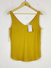 Buy online pre-used pre-loved 100% authentic & Original branded Oasis (SWT-5631) available in Pakistan. Top international brands avilable.