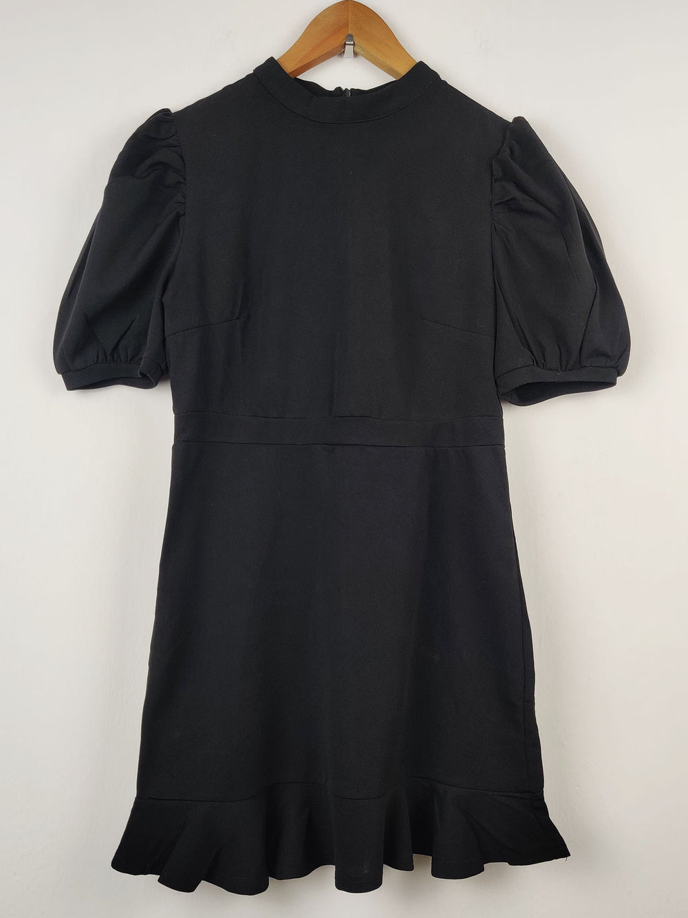 Buy online pre-used pre-loved 100% authentic & Original branded Shein (SWT-578) available in Pakistan. Top international brands avilable.