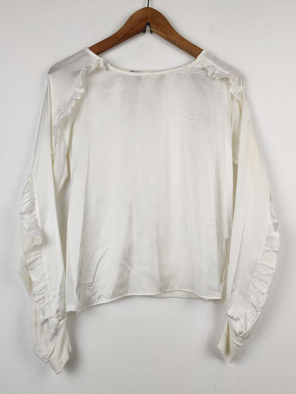 Buy online pre-used pre-loved 100% authentic & Original branded Zara (SWT-609) available in Pakistan. Top international brands avilable.