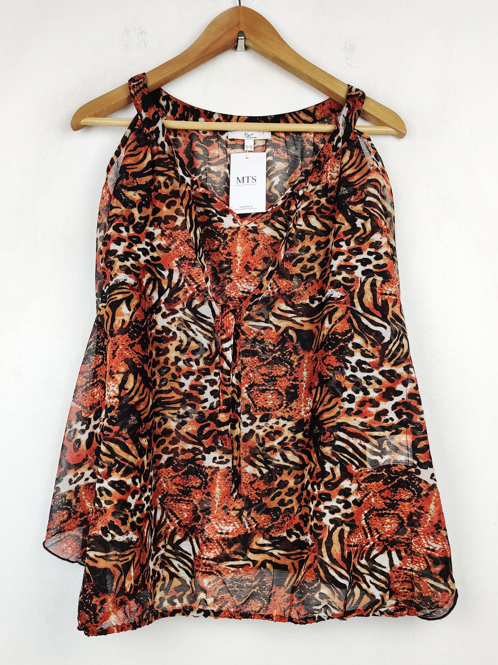 Buy online pre-used pre-loved 100% authentic & Original branded Klass Collection (SWT-60) available in Pakistan. Top international brands avilable.