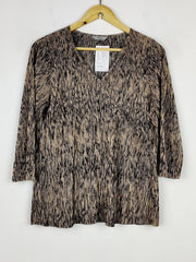 Buy online pre-used pre-loved 100% authentic & Original branded Marks & Spencer (SWT-6148) available in Pakistan. Top international brands avilable.