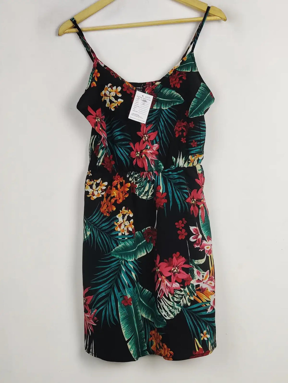Buy online pre-used pre-loved 100% authentic & Original branded Shein (SWT-6234) available in Pakistan. Top international brands avilable.