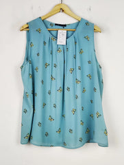 Buy online pre-used pre-loved 100% authentic & Original branded Mark & Spencer (SWT-6277) available in Pakistan. Top international brands avilable.