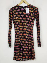 Buy online pre-used pre-loved 100% authentic & Original branded Qed London (SWT-6388) available in Pakistan. Top international brands avilable.