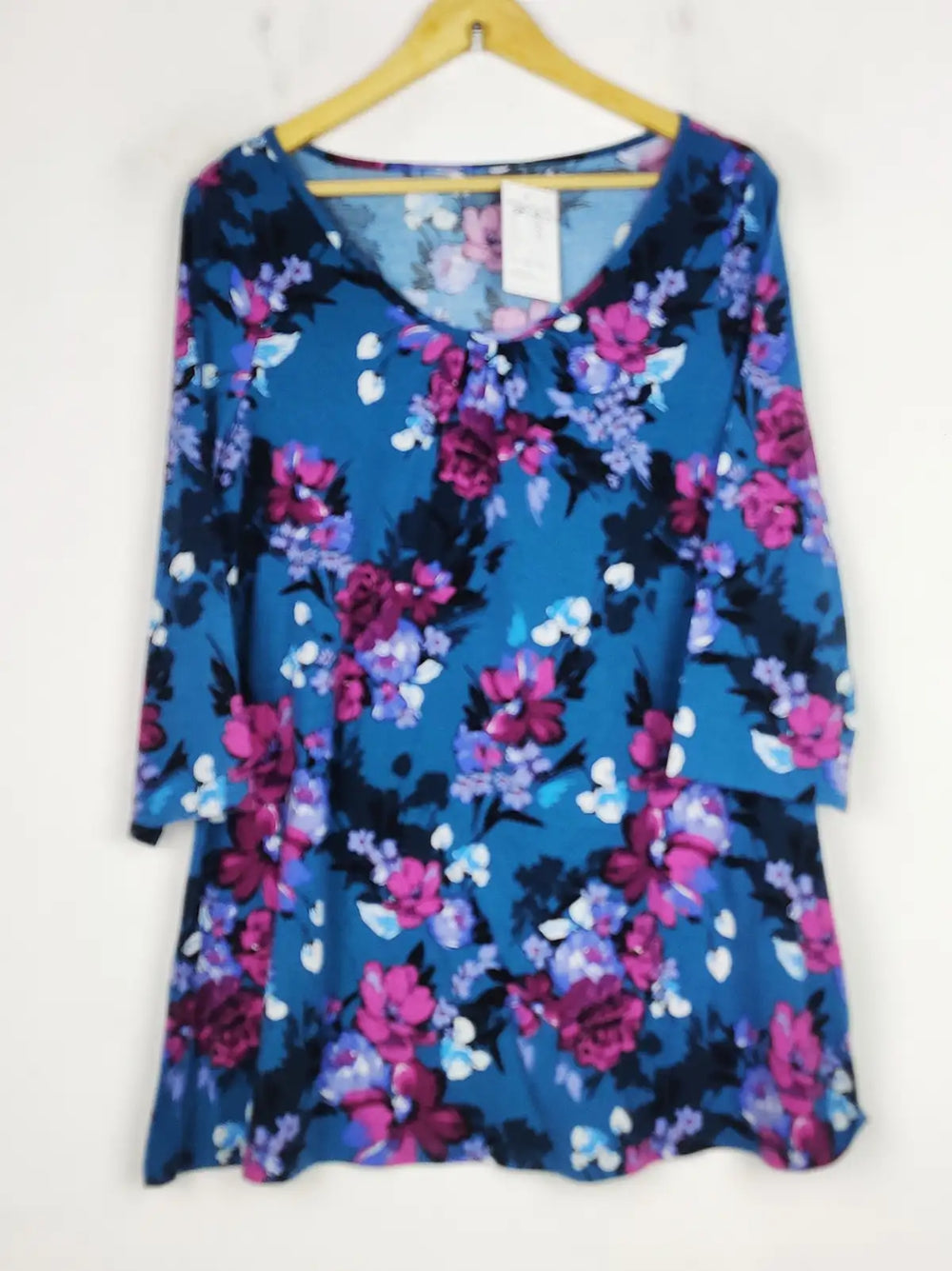Buy online pre-used pre-loved 100% authentic & Original branded Unknown Brand (SWT-6434) available in Pakistan. Top international brands avilable.