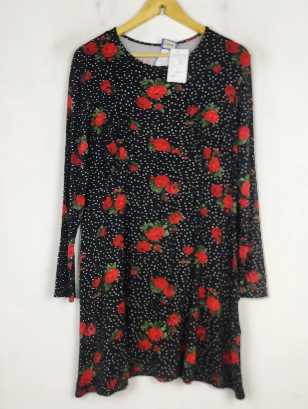 Buy online pre-used pre-loved 100% authentic & Original branded New Look (SWT-6444) available in Pakistan. Top international brands avilable.