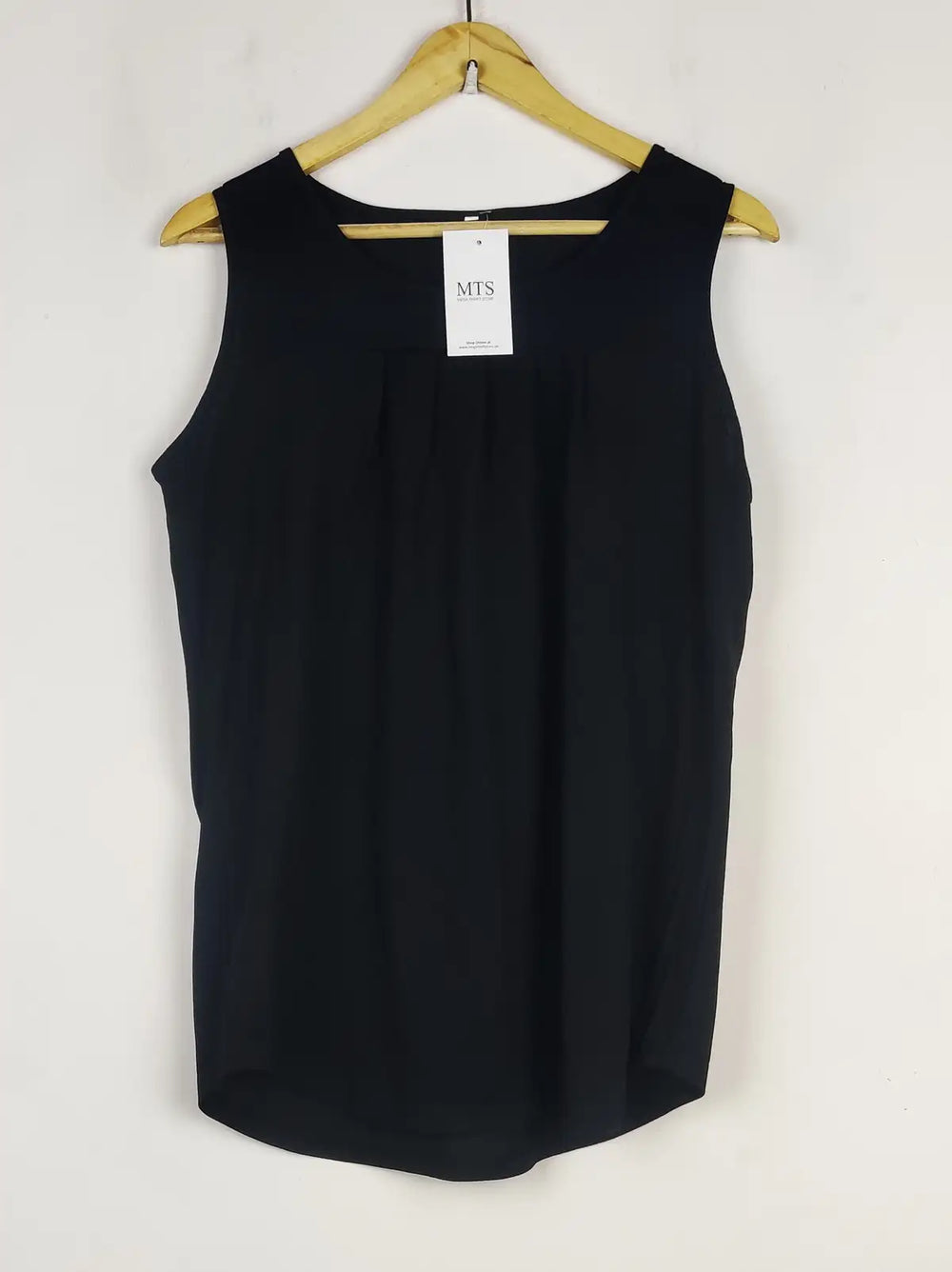 Buy online pre-used pre-loved 100% authentic & Original branded Unknown Brand (SWT-6498) available in Pakistan. Top international brands avilable.
