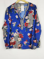 Buy online pre-used pre-loved 100% authentic & Original branded Betty&Co (SWT-6529) available in Pakistan. Top international brands avilable.