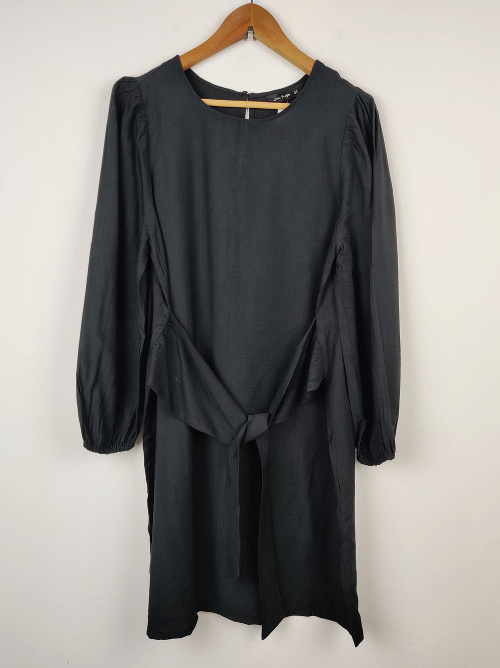 Buy online pre-used pre-loved 100% authentic & Original branded F&F (SWT-652) available in Pakistan. Top international brands avilable.