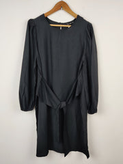 Buy online pre-used pre-loved 100% authentic & Original branded F&F (SWT-652) available in Pakistan. Top international brands avilable.