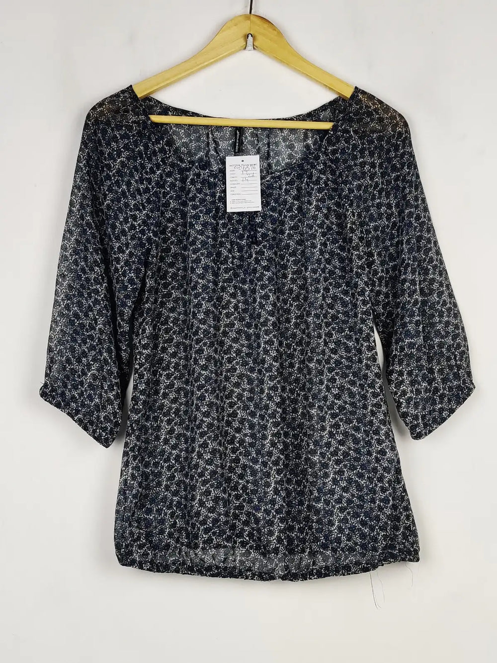 Buy online pre-used pre-loved 100% authentic & Original branded Soya Concept (SWT-6576) available in Pakistan. Top international brands avilable.