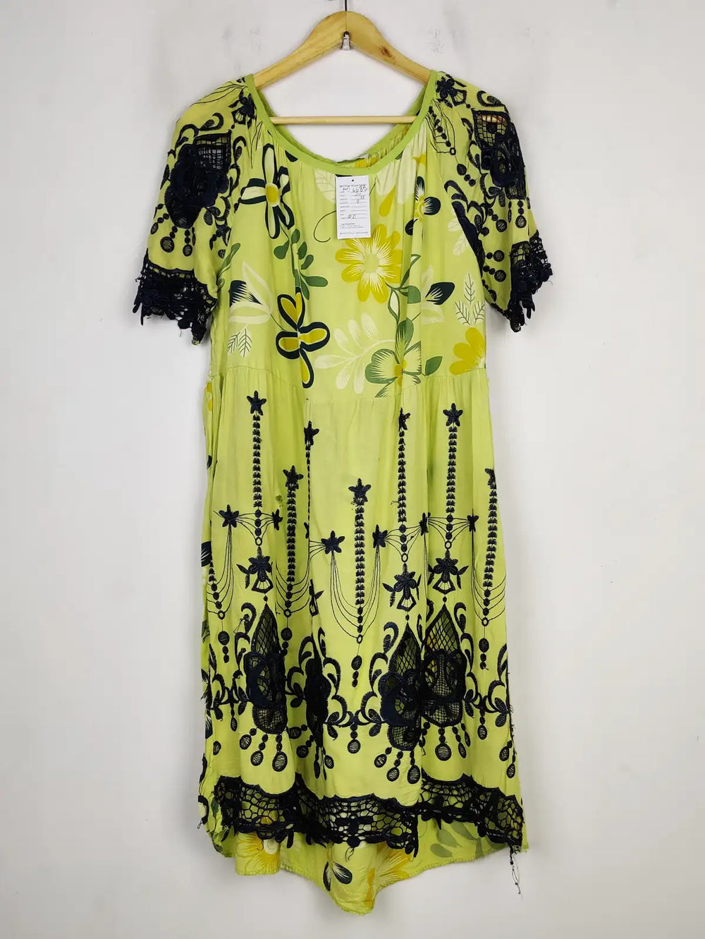 Buy online pre-used pre-loved 100% authentic & Original branded Unknown Brand (SWT-6685) available in Pakistan. Top international brands avilable.