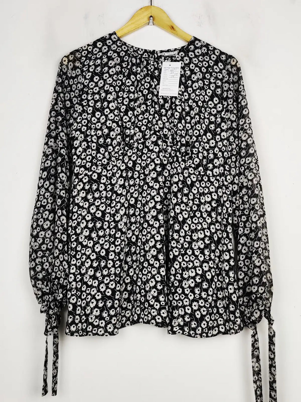Buy online pre-used pre-loved 100% authentic & Original branded Topshop (SWT-6691) available in Pakistan. Top international brands avilable.