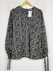 Buy online pre-used pre-loved 100% authentic & Original branded Topshop (SWT-6691) available in Pakistan. Top international brands avilable.