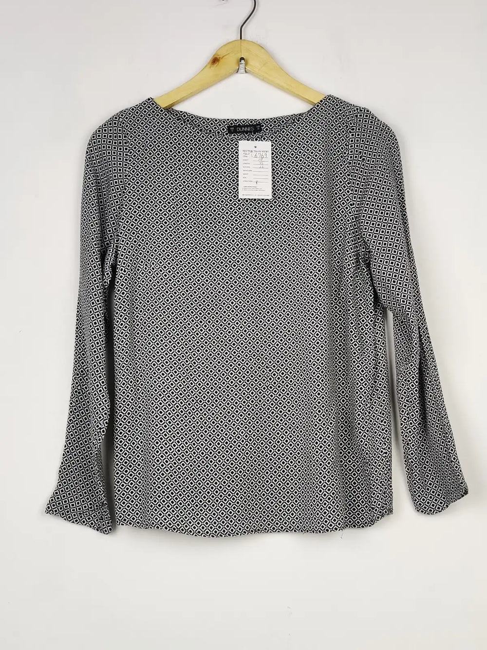 Buy online pre-used pre-loved 100% authentic & Original branded Dunnes Store (SWT-6769) available in Pakistan. Top international brands avilable.