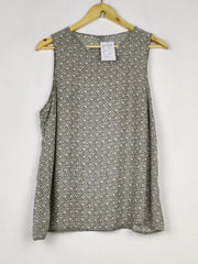 Buy online pre-used pre-loved 100% authentic & Original branded Primark (SWT-6776) available in Pakistan. Top international brands avilable.