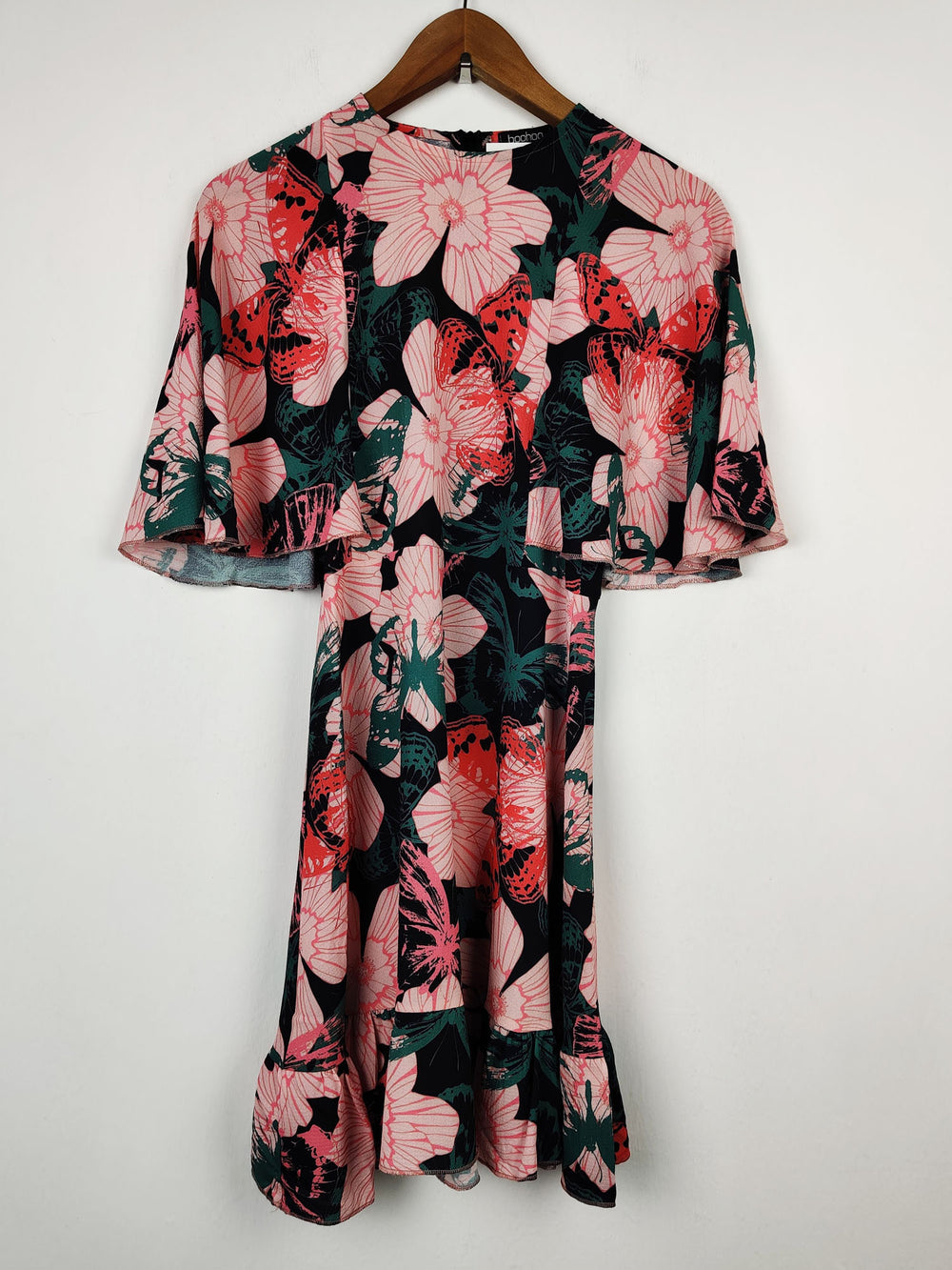 Buy online pre-used pre-loved 100% authentic & Original branded Boohoo (SWT-680) available in Pakistan. Top international brands avilable.