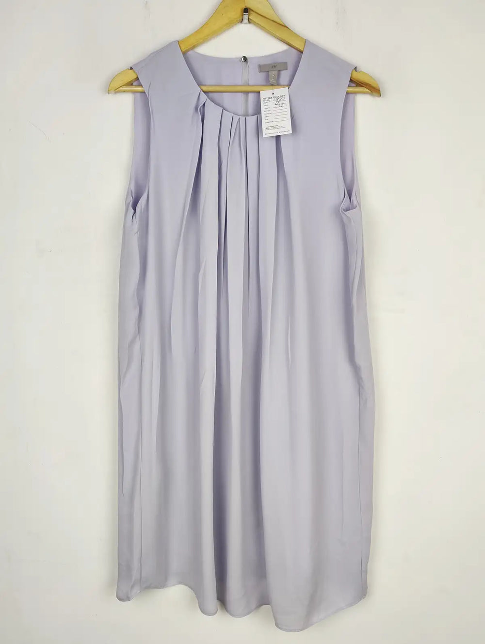 Buy online pre-used pre-loved 100% authentic & Original branded H&M (SWT-6880) available in Pakistan. Top international brands avilable.