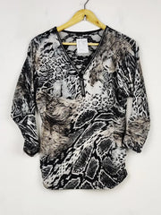 Buy online pre-used pre-loved 100% authentic & Original branded Unknown Brand (SWT-6955) available in Pakistan. Top international brands avilable.