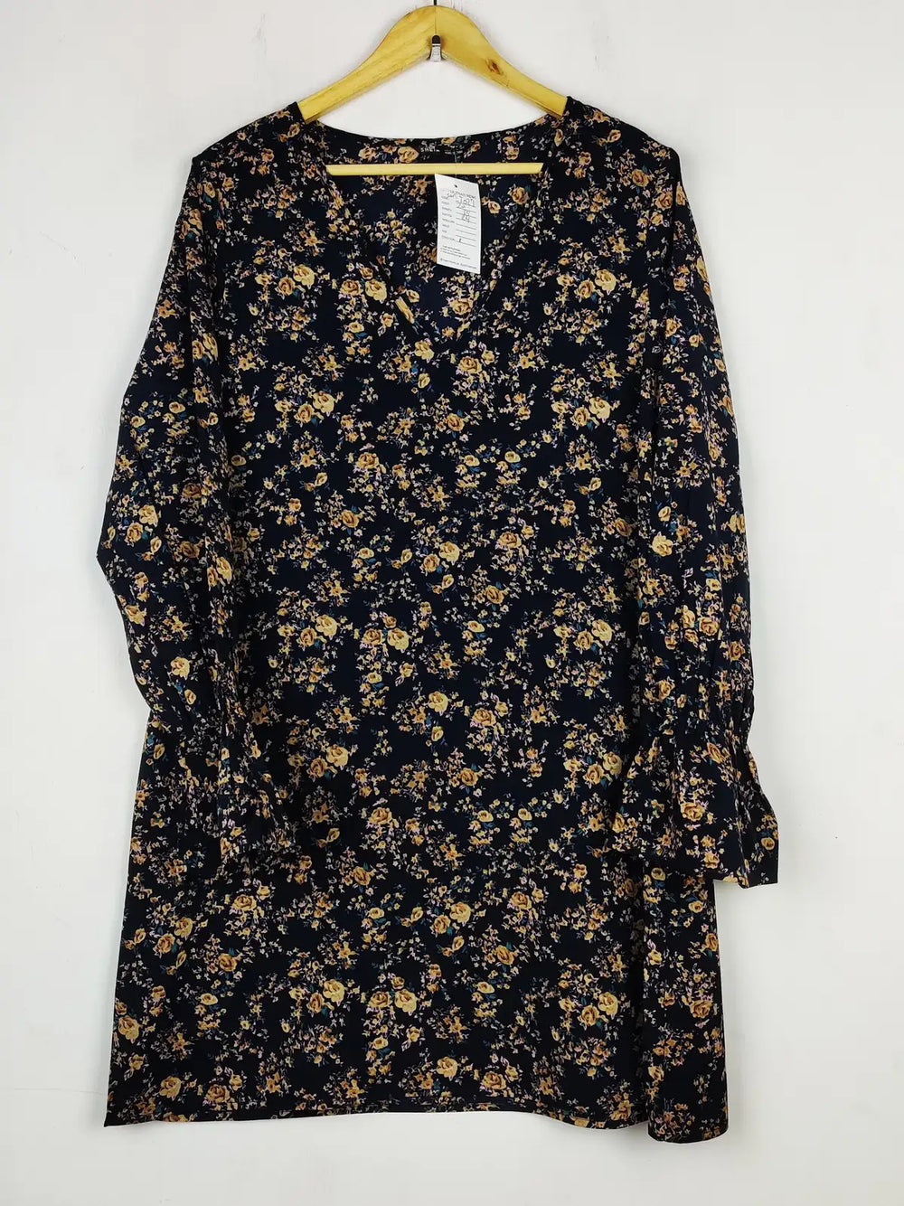 Buy online pre-used pre-loved 100% authentic & Original branded Shein (SWT-7027) available in Pakistan. Top international brands avilable.