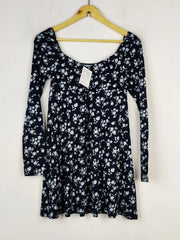 Buy online pre-used pre-loved 100% authentic & Original branded Hollister (SWT-7063) available in Pakistan. Top international brands avilable.
